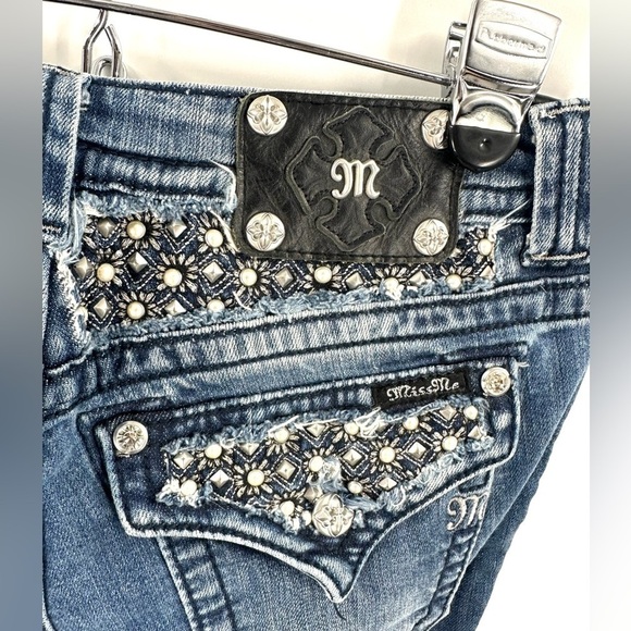 Miss Me Womens Cuffed Capri Jeans Size 29 Flap Pocket Bling Rhinestone Cropped - Picture 7 of 14